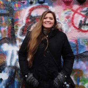 Meet your Posher, Maura